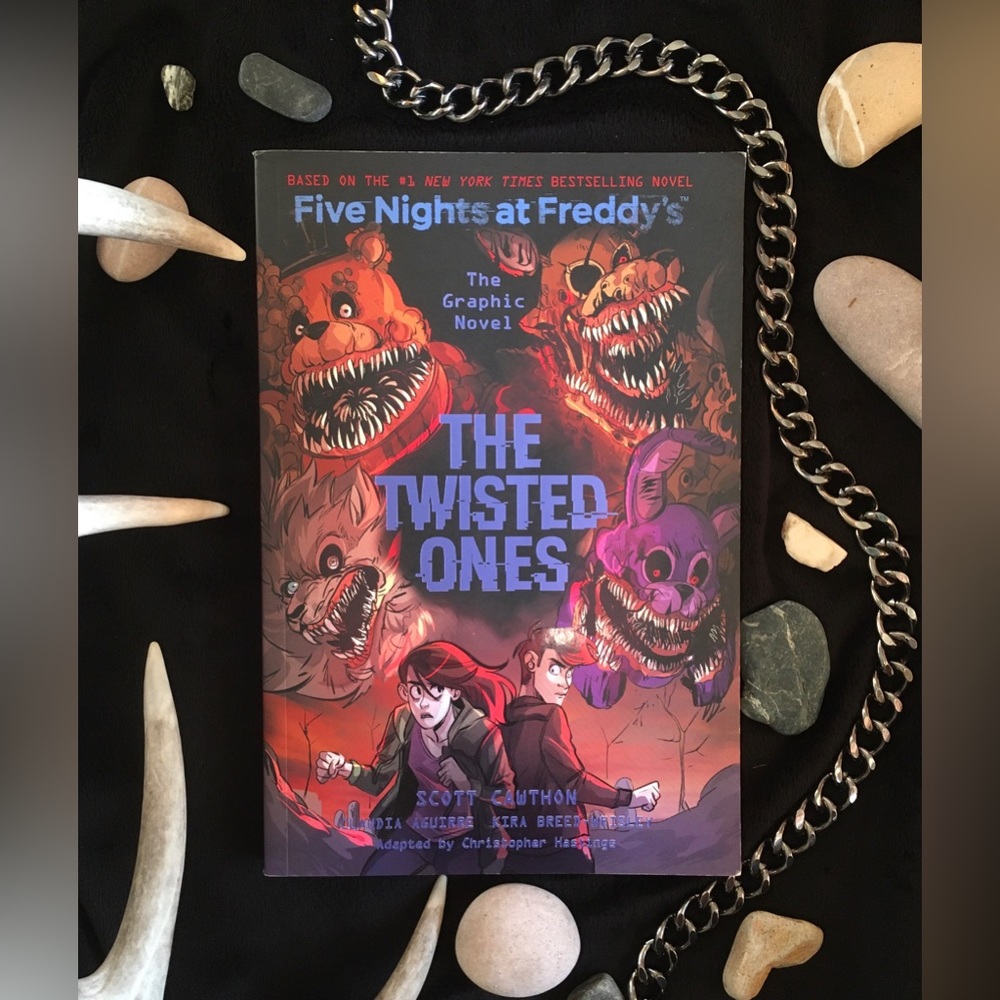 Five Night’s at Freddy’s The Graphic Novel - The Twisted Ones - Paperback